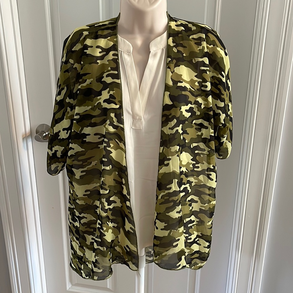LuLaRoe kids/women’s x-small wrap (Bianca?)